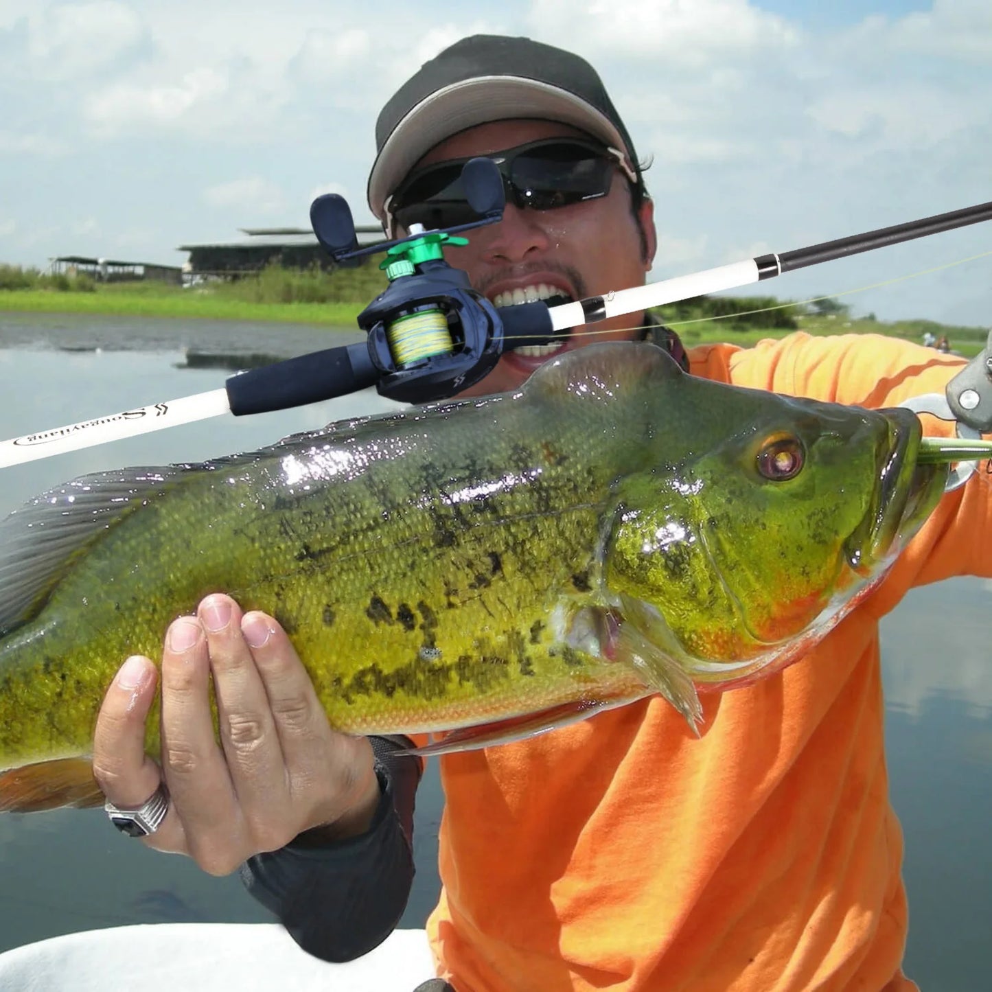 Sougayilang Fishing Rod Reel Combo 1.8m 4-Sections Carbon Fiber Rod and 7.2:1 Speed Gear Ratio Max Drag 8kg for Bass Pike Pesca