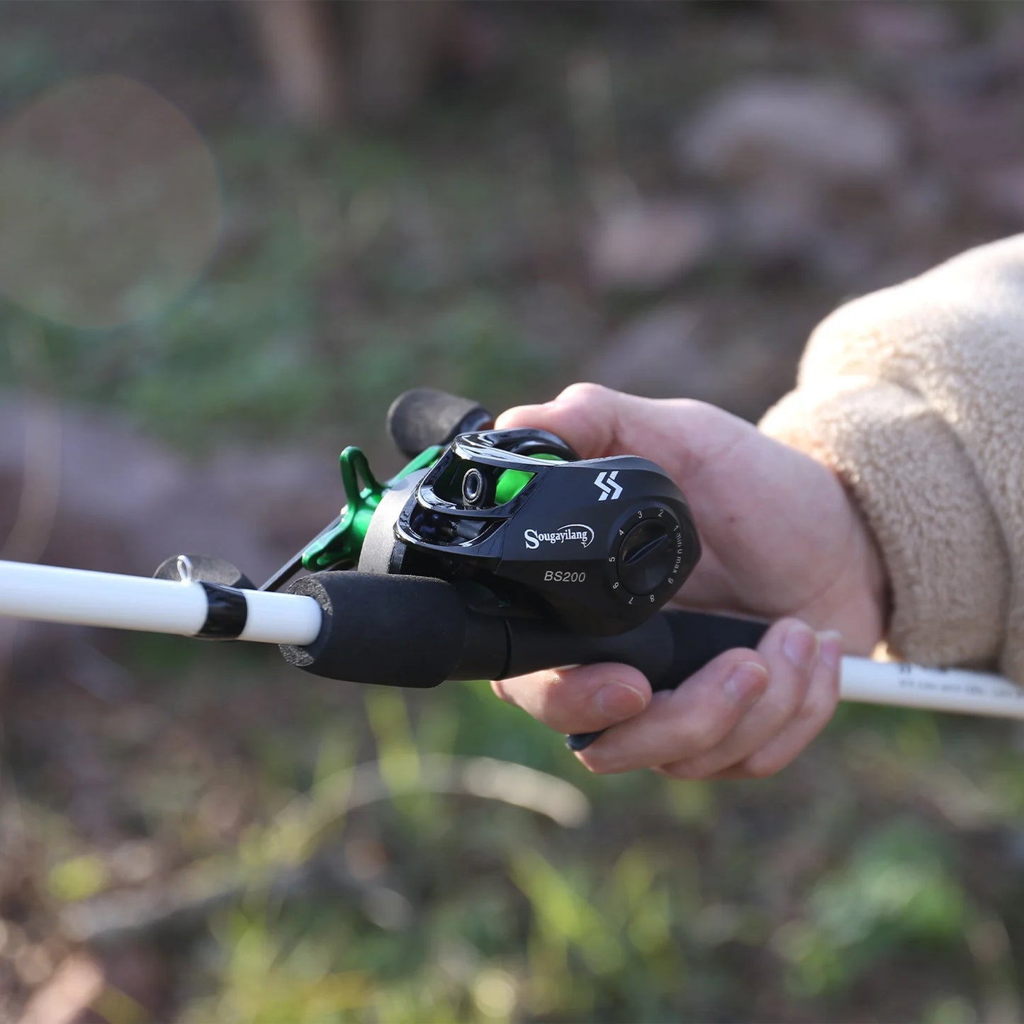 Sougayilang Fishing Rod Reel Combo 1.8m 4-Sections Carbon Fiber Rod and 7.2:1 Speed Gear Ratio Max Drag 8kg for Bass Pike Pesca